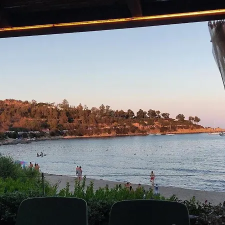 A Due Passi Dal Mare Apartmán *